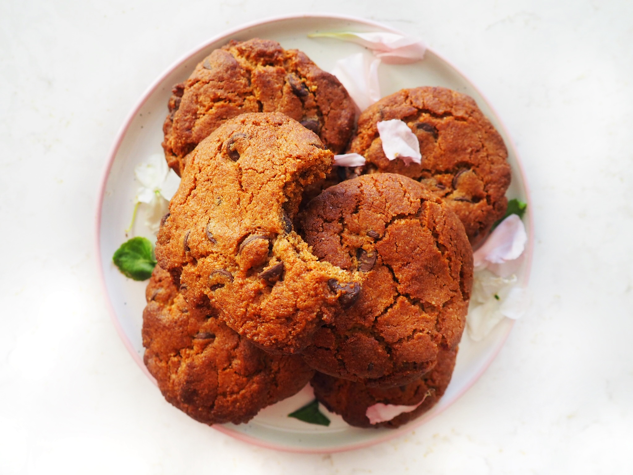 Paleo Chocolate Chip Cookies